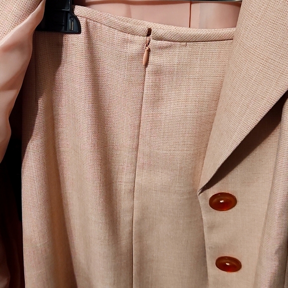 Le Suit Pink Blazer and Skirt - Picture 2 of 4